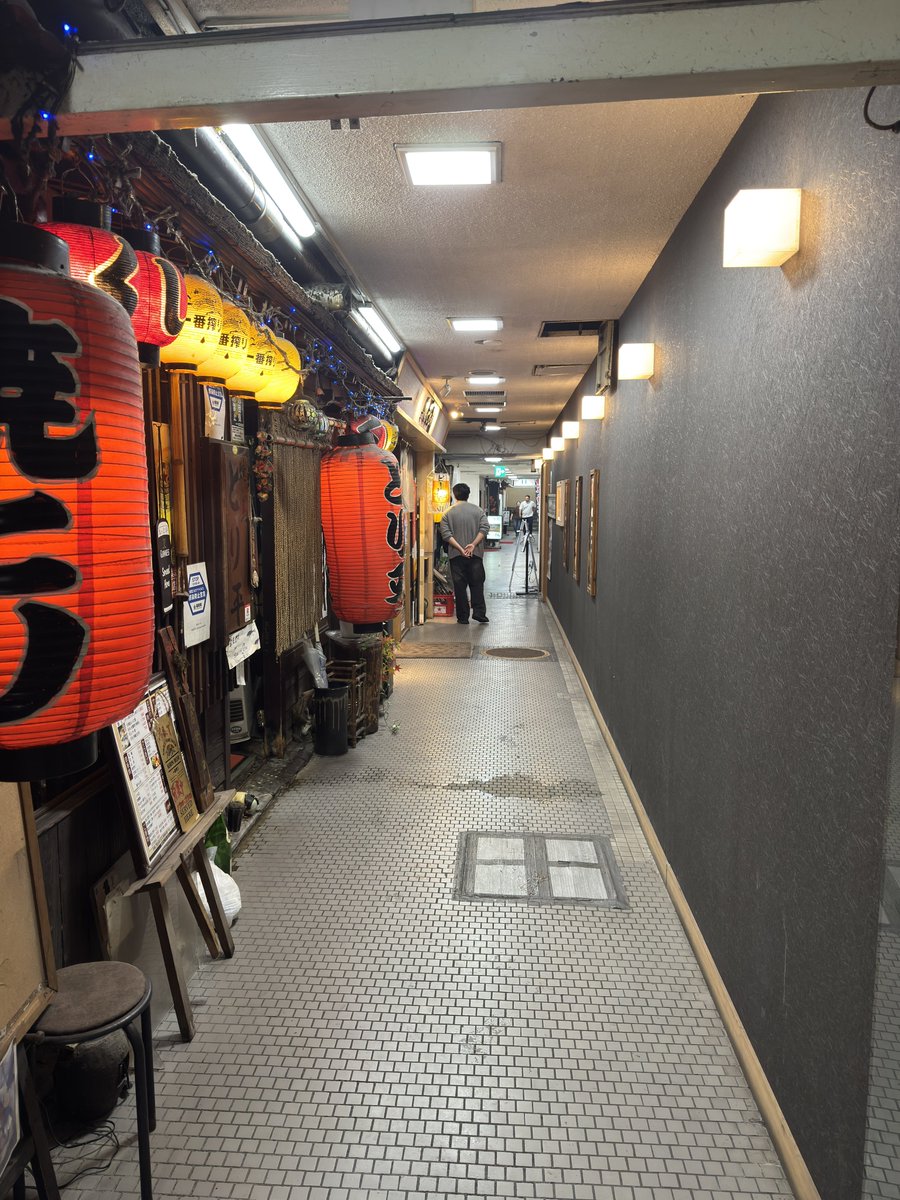 TIME201212's tweet photo. @naisu2026 地下の食道街の雰囲気も昭和感満載で好きです笑 https://t.co/ec56E7eADy