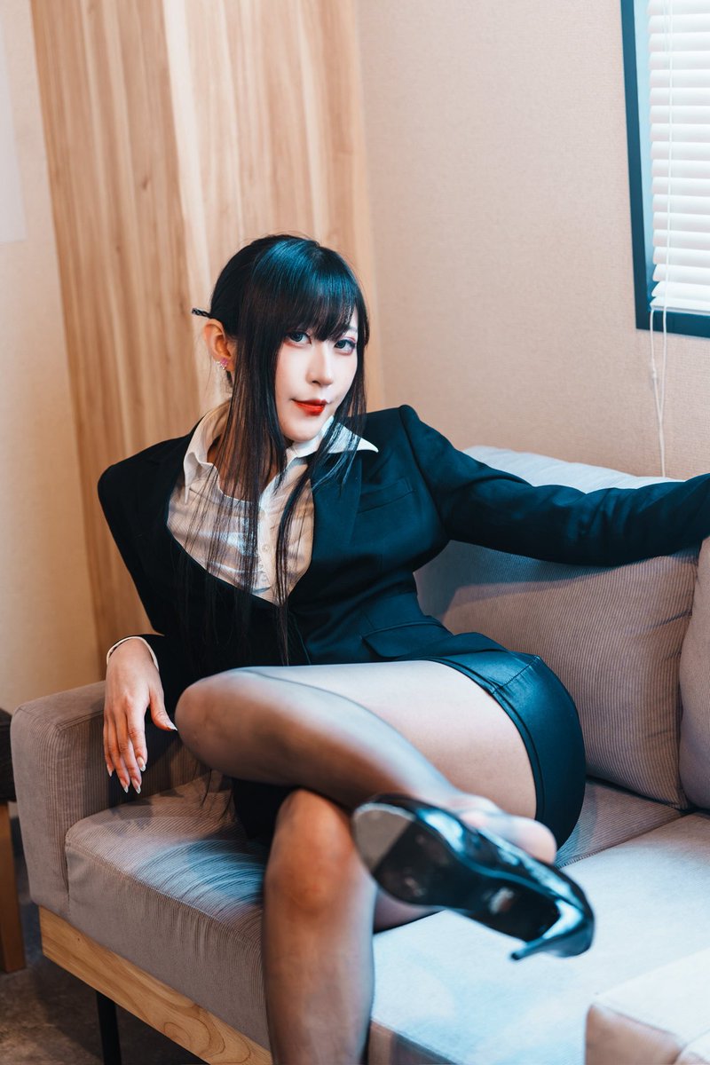 mionight0321's tweet photo. どこ見てるんですか👠 https://t.co/7xtp4gsm1o