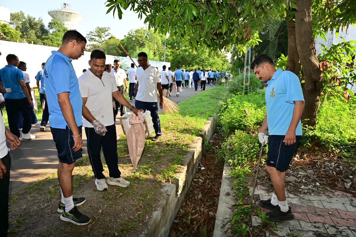 SWAC_IAF's tweet photo. 🌿 TOGETHER FOR A CLEANER, TOMORROW! 🇮🇳

Continuing the momentum of #SwachhataHiSeva. Air Warriors of Air
Force Station Jamnagar undertook cleanliness and waste segregation
drives to promote a cleaner, greener and healthier environment.

Students of Air Force School Jamnagar reinforced the message of
Swachhata through a quiz and awareness rally, inspiring community
participation towards a #SwachhBharat and #ViksitBharat

#IndianAirForce #SHS2026 #SwachhBharat
#SwachhataHiSeva2026

@SwachhBharatGov
@MoHUA_India
@MoJSDDWS
@DefenceMinIndia
@SpokespersonMoD
@HQ_IDS_India
@IAF_MCC