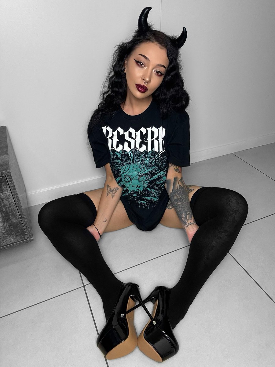 vampiiekat's tweet photo. All the good girls go to hell
Top: @BeserkClothing https://t.co/cs5r681kgW