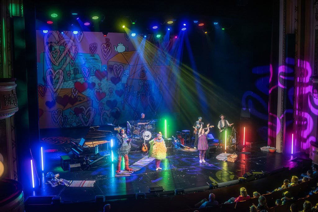UCNewsUpdates's tweet photo. @Hippotizer transforms illustrations into immersive worlds
Green Hippo’s Hippotizer Media Servers bring illustrations, projection and lighting together at Finland’s historic National Theatre 

Read in full: https://t.co/FkBnNLJHff #avnews #avnewsupdates https://t.co/Sg70HjzPXN