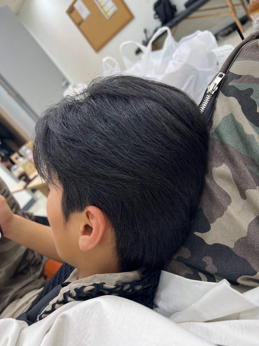 jhs_rev's tweet photo. every day i think about how jongho posted a pic of san and was like “my leg is numb 😑” but then posted a pic of yeosang and was like “cutie is cute 🥰❤️” https://t.co/6u4DLXGqAZ