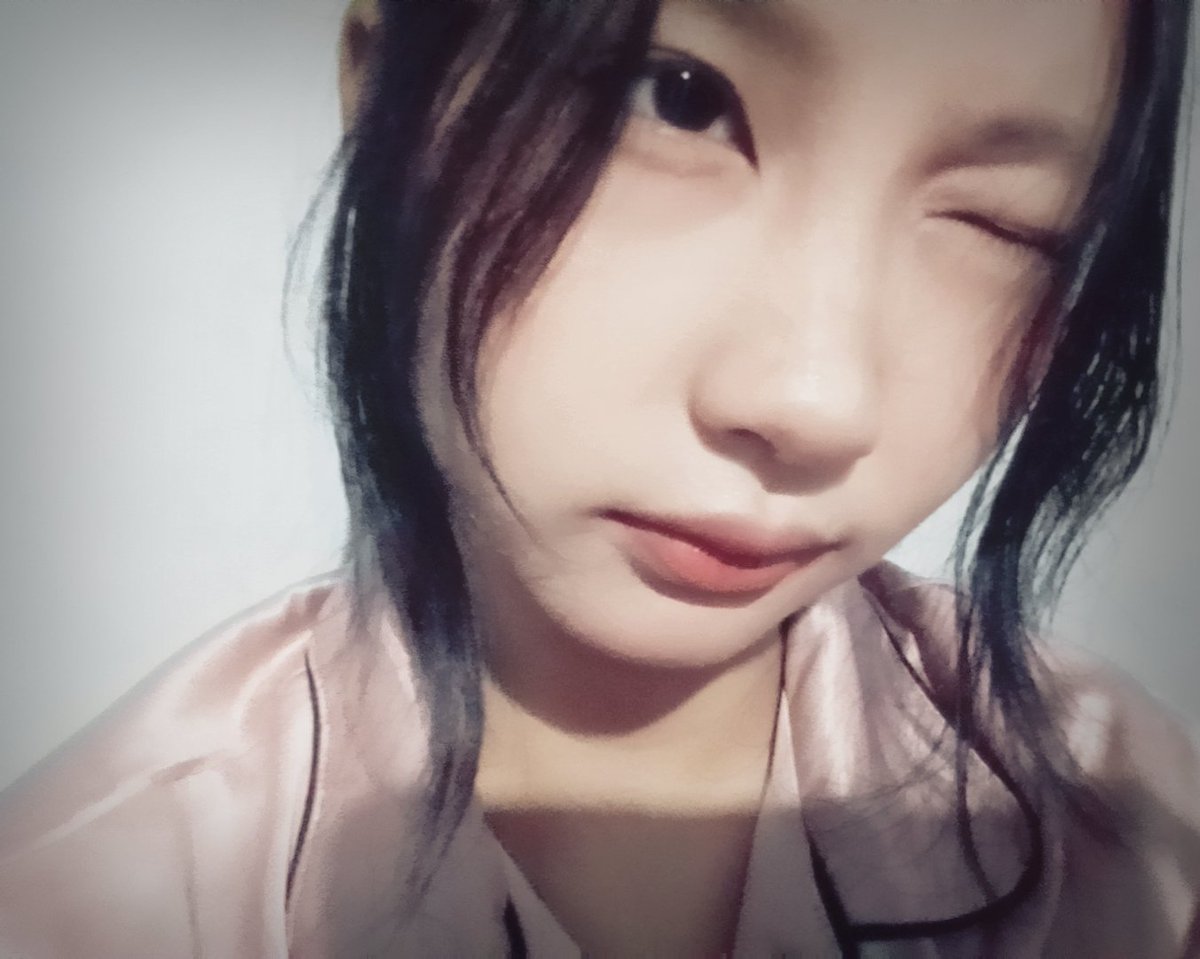 yesmineas's tweet photo. nightt https://t.co/YdIUYmYh3k