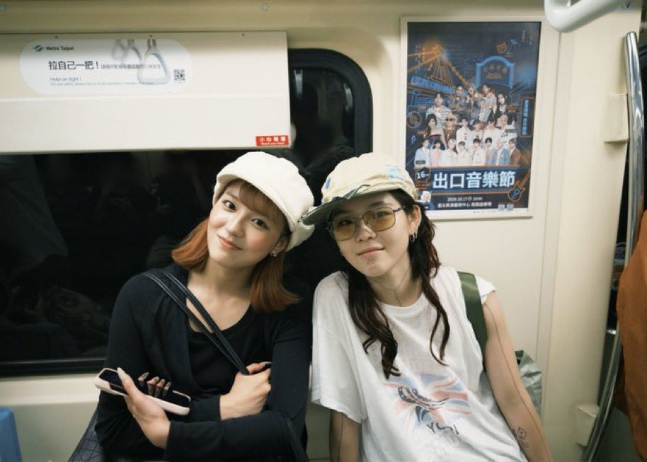 cosmicxgals tweet picture