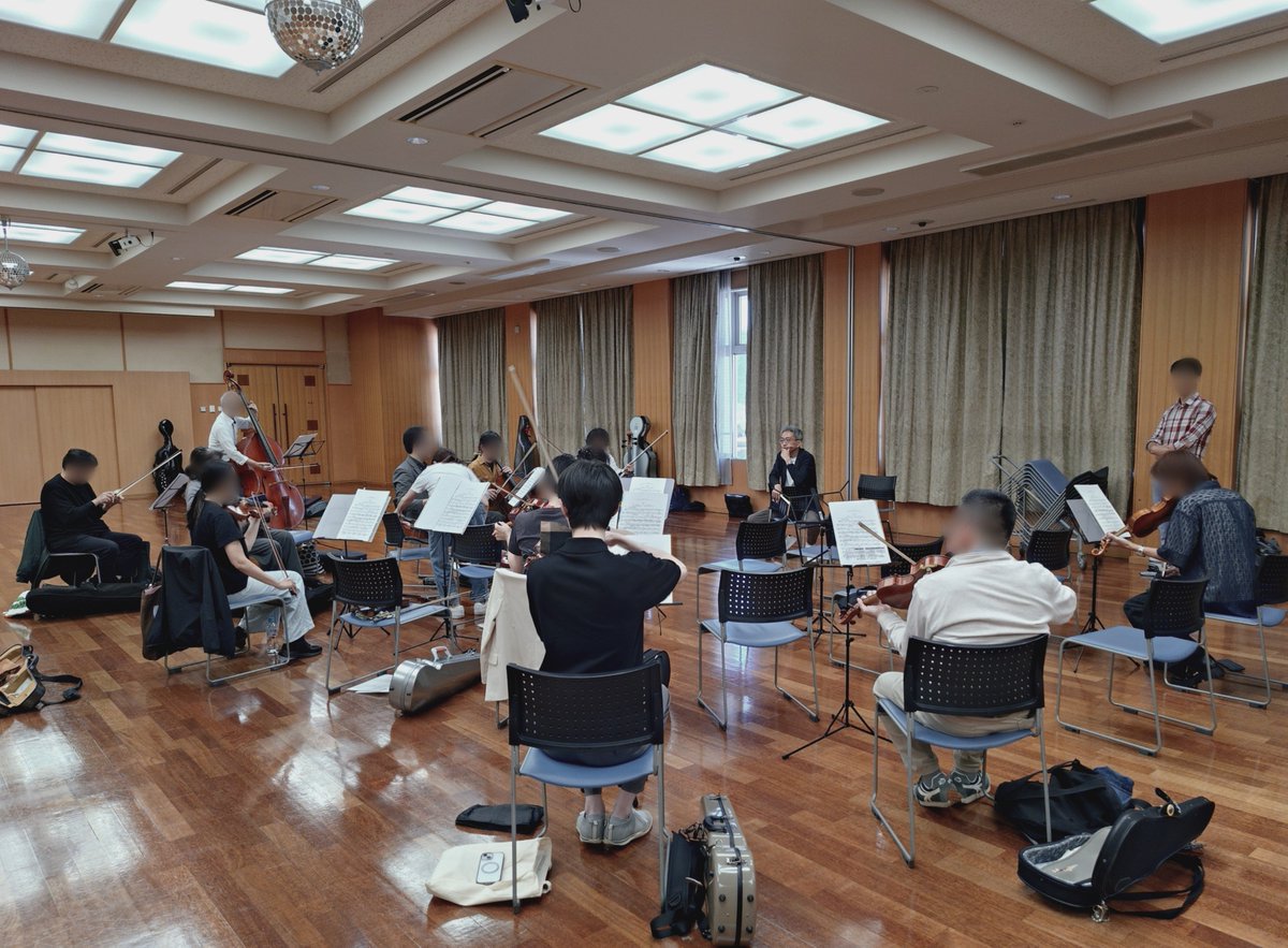 kyoso100's tweet photo. ���日はドリームフィル弦分奏でした🎻やはり手強い #幻想交響曲 を、音程、リズム、他パートとの絡みなど確認しながら少し丁寧にみていきました。企画オケとは思えないアンサンブルを目指したいですね…💪🔥(本番は照明落とすので奏者の耳ヂカラと予測力も試されます👂️ｶﾞﾝﾊﾞﾗﾈﾊﾞ) https://t.co/XqKciSX9PB