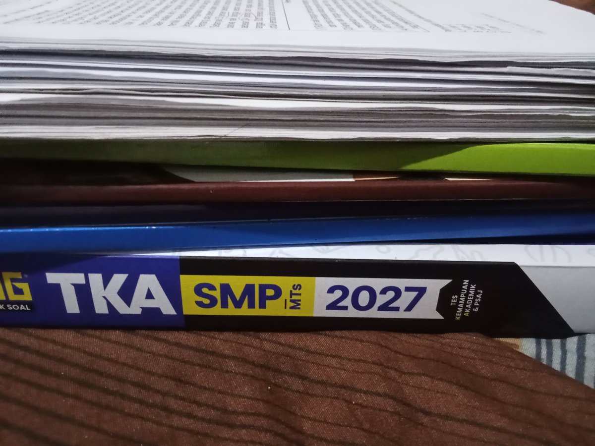 luckydellyies's tweet photo. bawaan wajib agit: buku materi (buku paket dan buku tulis catatan les) buku latsol, print latsol, https://t.co/ZHKkBXflDa