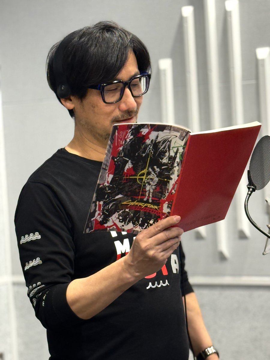 Kojima_Hideo's tweet photo. 前作のゲーム内に登場した“ヒデヨシ・オオシマ”役で、アニメ『サイバーパンク: エッジランナーズ 2』にカメオ出演しています。🙏🙇🏻😅🫶👍 https://t.co/HjMJNKrf20