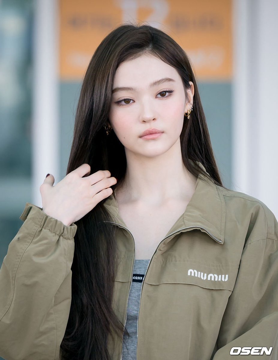 MEOVV_ELLAA's tweet photo. 🐈‍⬛🩶 

#ELLA #엘라 #エラ
#MEOVV #미야오 #ミヤオ https://t.co/lh4aujDexH