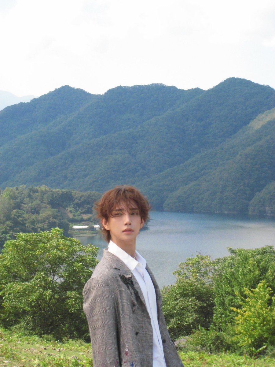 jjongcdaughter's tweet photo. its crazy how pledis took these beautiful people to this BEAAAUTTTIFUL place and still was like hm 🤔🤔 somethings missing 🤔🤔 need to add generative ai 🤔🤔Like bro it couldve just been this and everyone wouldve cheered https://t.co/i0Xoh5p4Qk