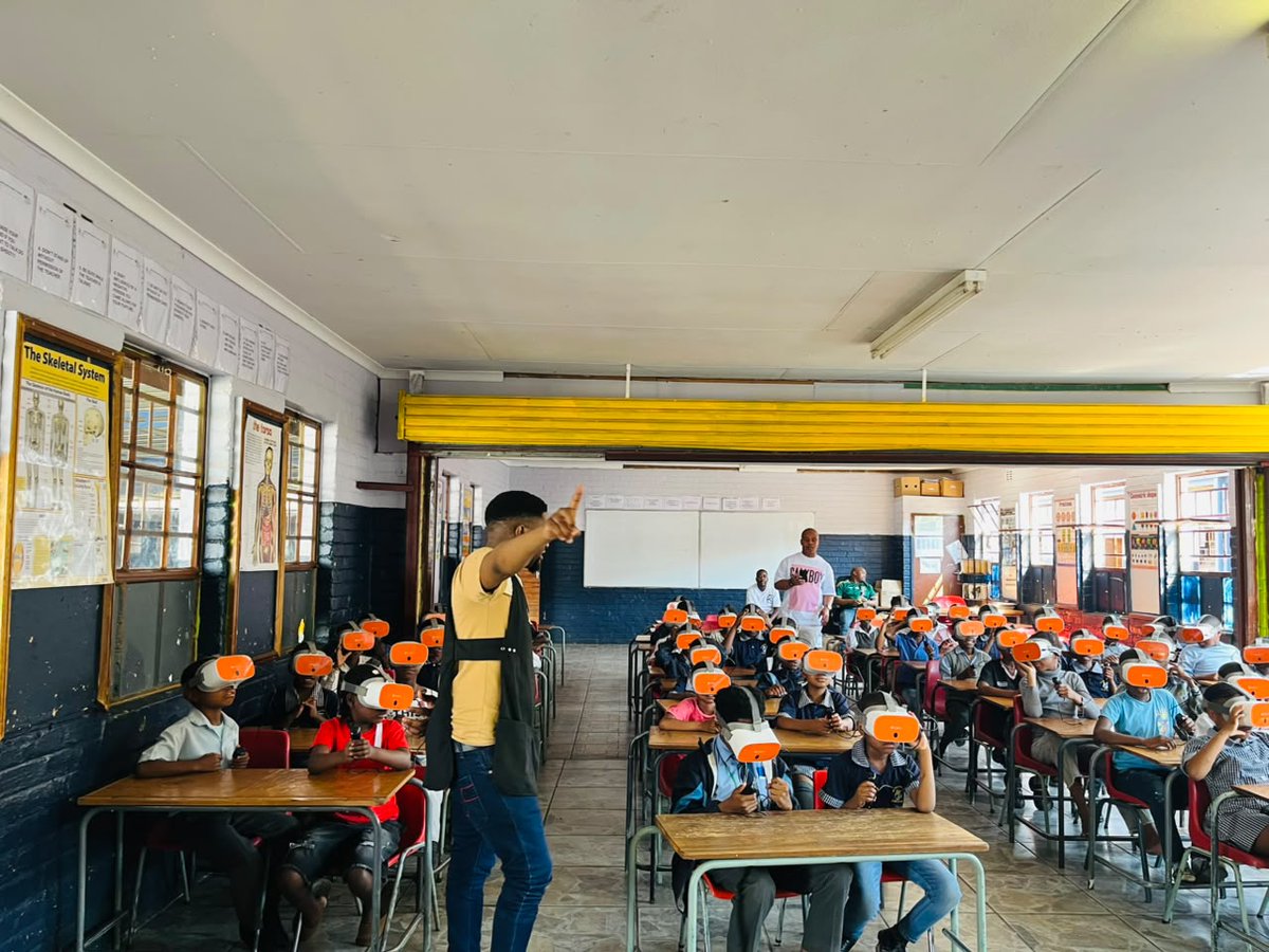 SciEnzaCentre's tweet photo. Through our Virtual Reality (VR) outreaches, Sci-Enza brings science to life, creating immersive and interactive learning experiences that spark curiosity, encourage exploration, and make scientific concepts more accessible to learners.

#SciEnza #ScienceOutreach #VirtualReality https://t.co/NV0O9jgfYL