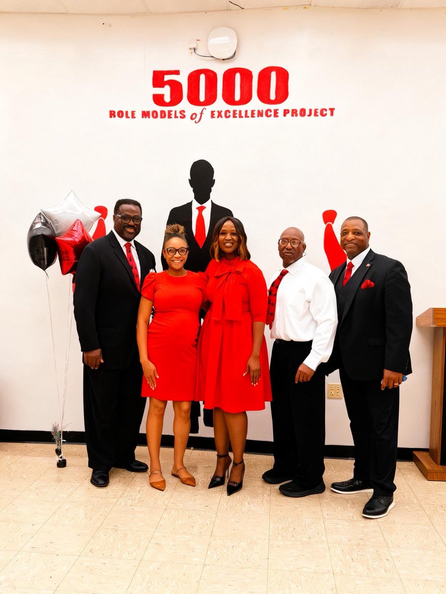 mscisely's tweet photo. 👔❤️🖤 Tying Ties, Building Leaders! Our 5000 Role Models pledged to lead with integrity and strive for greatness! Thanks to Mr. Wenze, Ms. Pierre &amp; Rev. Dinkins! #yourbestchoicemdcps https://t.co/kH0cmDmpQW