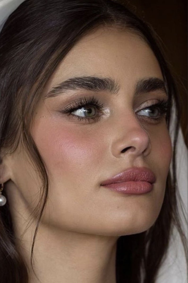 yslgirlx's tweet photo. Taylor hill https://t.co/MtHlKXBkm0