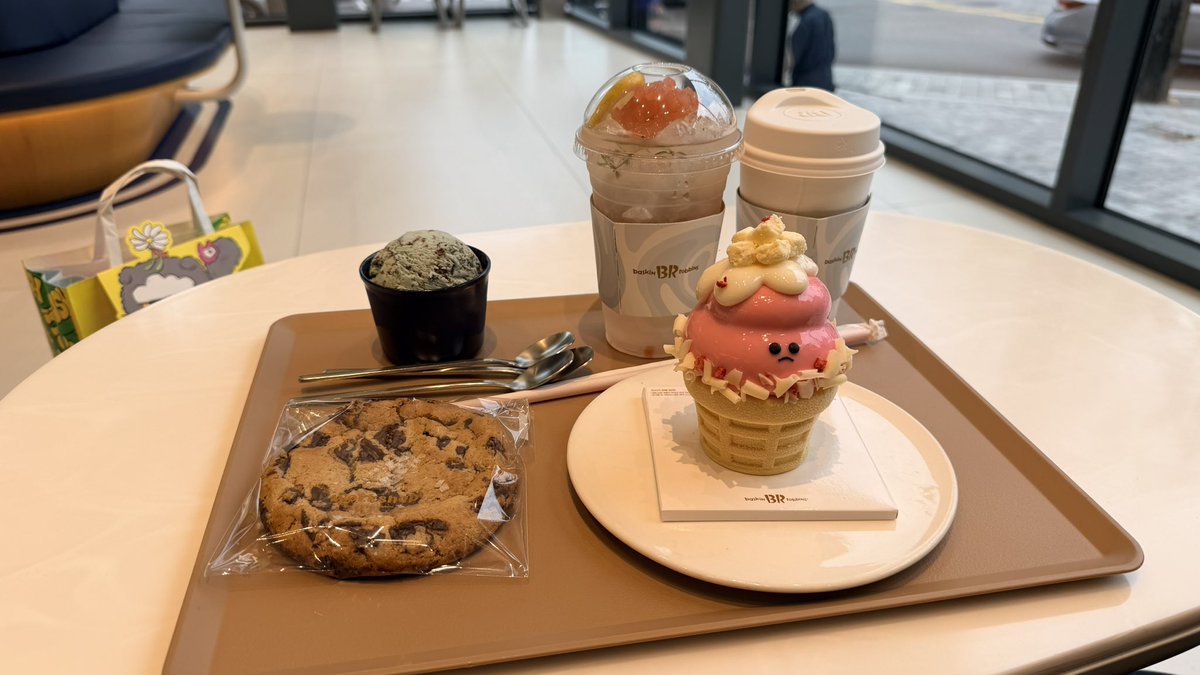CapsLockKeyon's tweet photo. Final day in Korea, finished off with touristy K-Drama spots, Gangnam, and a whole day of riding public transit and junk food. 

Farewell Seoul, I hope to be back soon! https://t.co/NkSvxsz1BS
