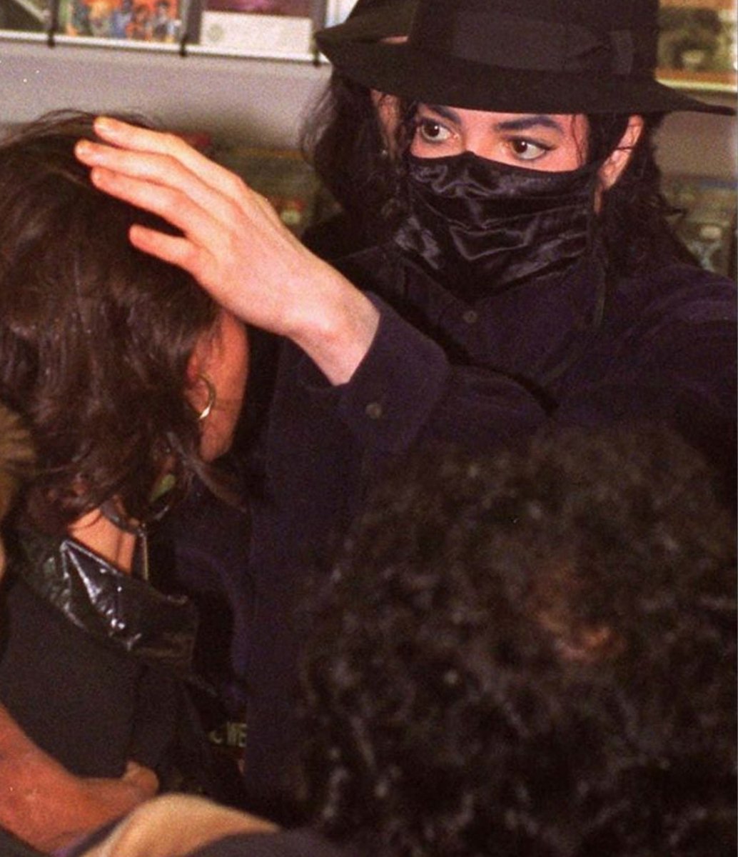esotericmj's tweet photo. The mask makes his doe eyes look so much bigger i'm melting https://t.co/0Y0Pw2ss9u