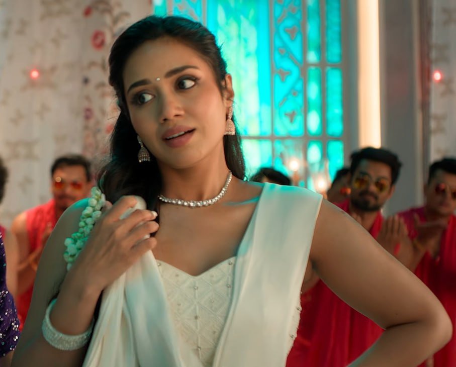 samaddictkrish's tweet photo. Thick &amp; busty nivetha 🤤💦

#NivethaPethuraj #Nivetha #Nivethahot  #NivethaPethurajhot 
#actress #bollywood #Ak47 https://t.co/vJXa4gtgVy