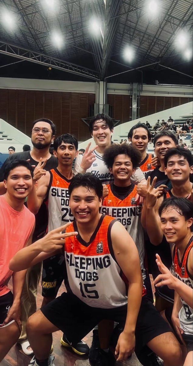 tingmeenn's tweet photo. Hihi abang basket dikerebungin teman temannya🤍 https://t.co/zuVl0bdbbR