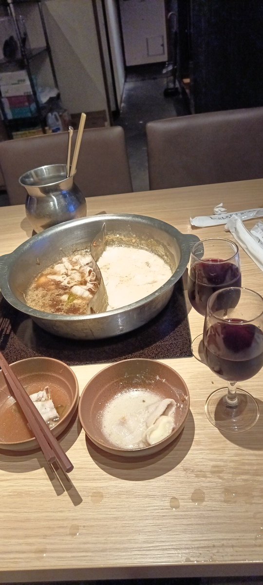 TASO_20221203's tweet photo. ラストオーダー終わり。
ロースと赤ワインを味わったら帰りましょう。 https://t.co/Yji9uHlqBh