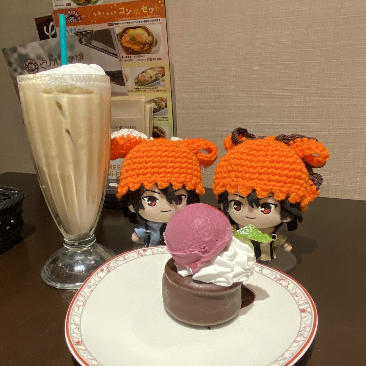 hisagi_1313's tweet photo. 🦇どっちにしようかのう？
🦇🦇アンデカラー紫一択じゃろ？
👩じゃ、私がイチジクいただくね😋 https://t.co/4zWzoPqgoq