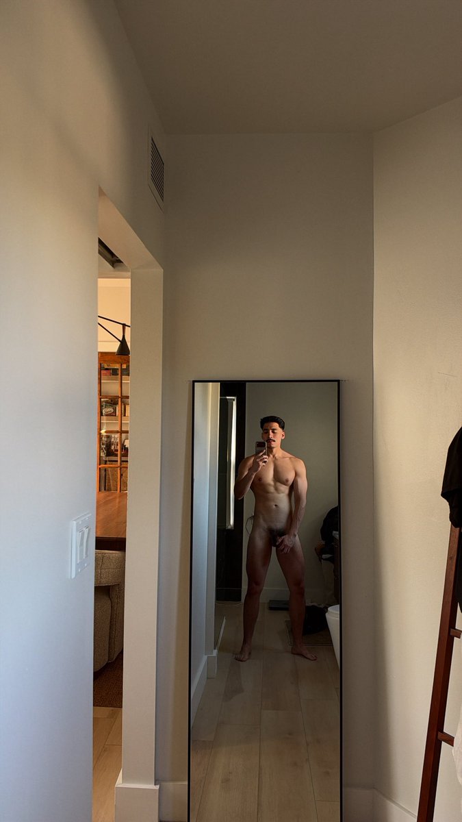 brownguyalt's tweet photo. gm I’m feeling yolked af today🤭 https://t.co/q2RfZ6XyJF