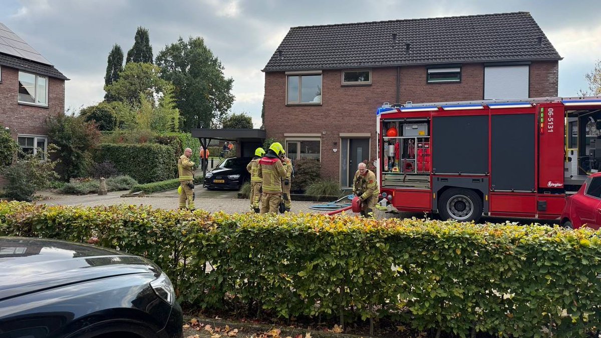 REGIO8's tweet photo. Kortsluiting zorgt voor flinke rookontwikkeling in ’s-Heerenberg. https://t.co/BS4t550MNy https://t.co/Xlr98v2MrI