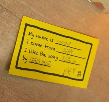 Auralizzie's tweet photo. Juria and Cocona left a card with the name Cocoria and the song "Fill Me In" by Craig David in a music recommendation box during one of their dates. The song is about two young people secretly dating...

Is there something you want to tell us? https://t.co/DaVhRzHxj4