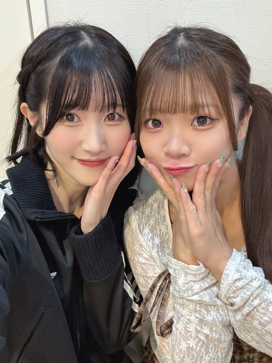 yui_soralis's tweet photo. LiVREAL さんの木ノ瀬ゆいちゃん（@LiVREAL_yui ）とお写真撮って頂きました💛

久しぶりに出演前後でお会いし、ライブ見てくださってたの🥹ありがとう🙏❤️

実はこの頃はspiraliaさんのゆいちゃんだったけど今日LiVREALさんの衣装着たゆいちゃんも最高に可愛かったﾃﾞｽ🥹👏

お名前同じという共通点から親近感勝手に湧いていて、次はお衣装でよかったらまたぜひお写真お願いします📸これからも仲良くしてください🥰