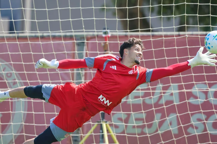 ColoradaTropa's tweet photo. Buenas Coloradagem. Pelo menos temos um goleiro. https://t.co/K3ekI87fu2