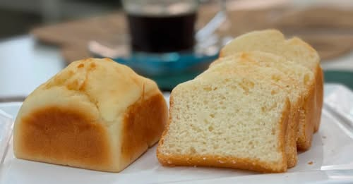 BibliotecaCQ's tweet photo. 🥖 Para pessoas com doença celíaca, a rotina diária exige atenção total para evitar a #contaminação cruzada, os#pesquisadores combinam #grãos #nutritivos como #sorgo e #quinoa para criar pães macios, saborosos e seguros. #QuímicaDosAlimentos 
https://t.co/9oZI7v1YKe https://t.co/ZQSgl2xpgf