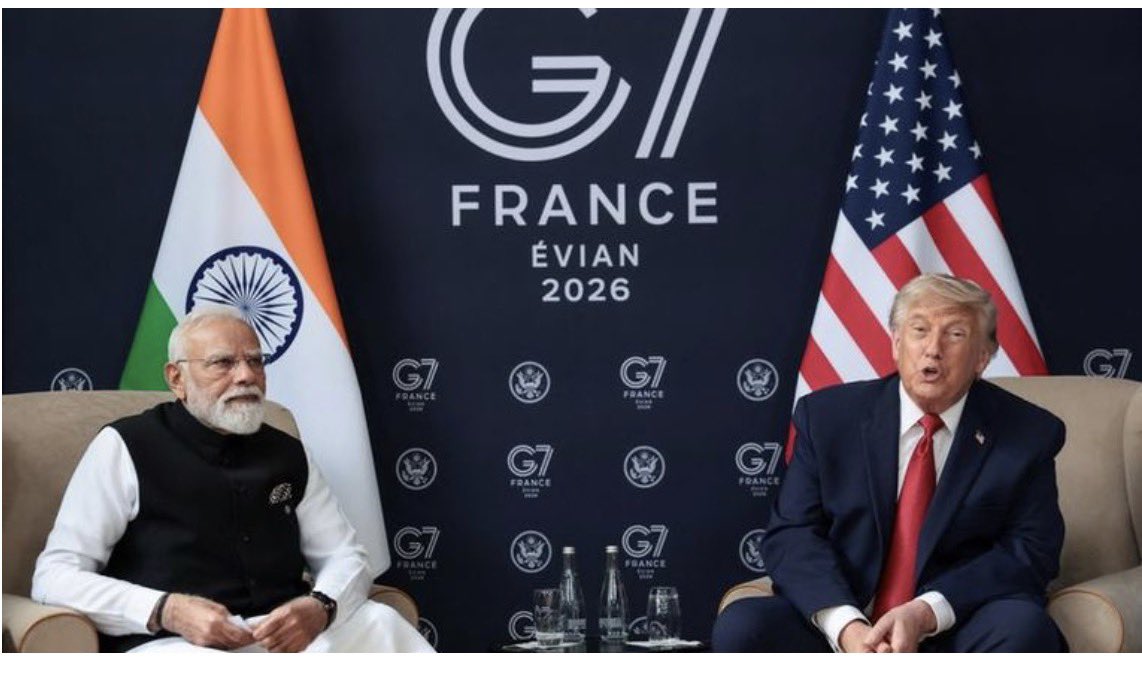 EmbajadaAbierta's tweet photo. Las sanciones como instrumento de presión geopolítica,
Trump suspendió nuevas sanciones al petróleo ruso para evitar mayores precios energéticos y facilitar un acuerdo comercial con India🇮🇳. 
Sigue👇 https://t.co/QqjUTTUvhW