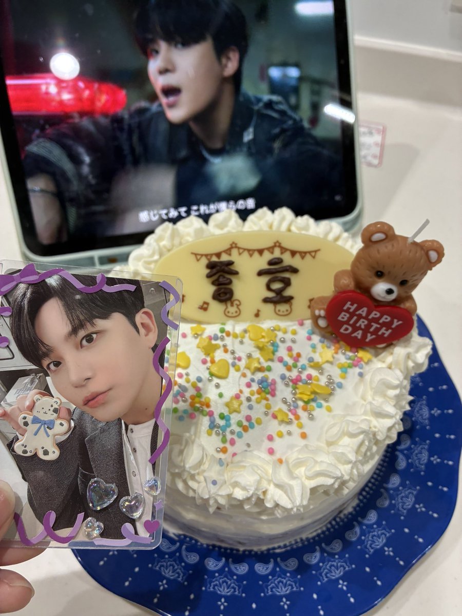 momo_sshg's tweet photo. 三男と推し活してる〜🐻ジョンホおめでと〜💕🫵
#종호　#ATEEZ https://t.co/acfhhMb9ZK