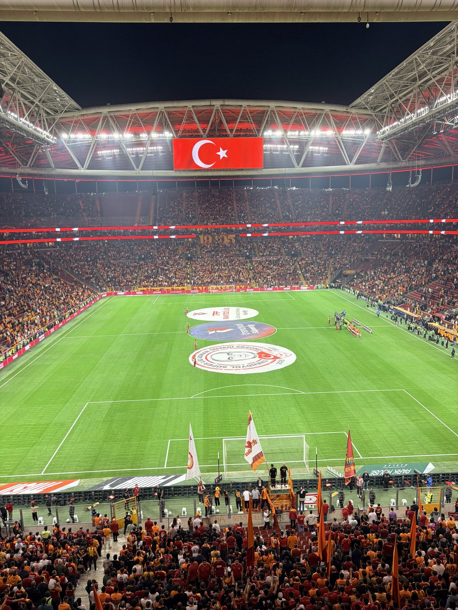 kipstrak's tweet photo. #Galatasaray
#Barcelona 
#UCL https://t.co/urr120svmL