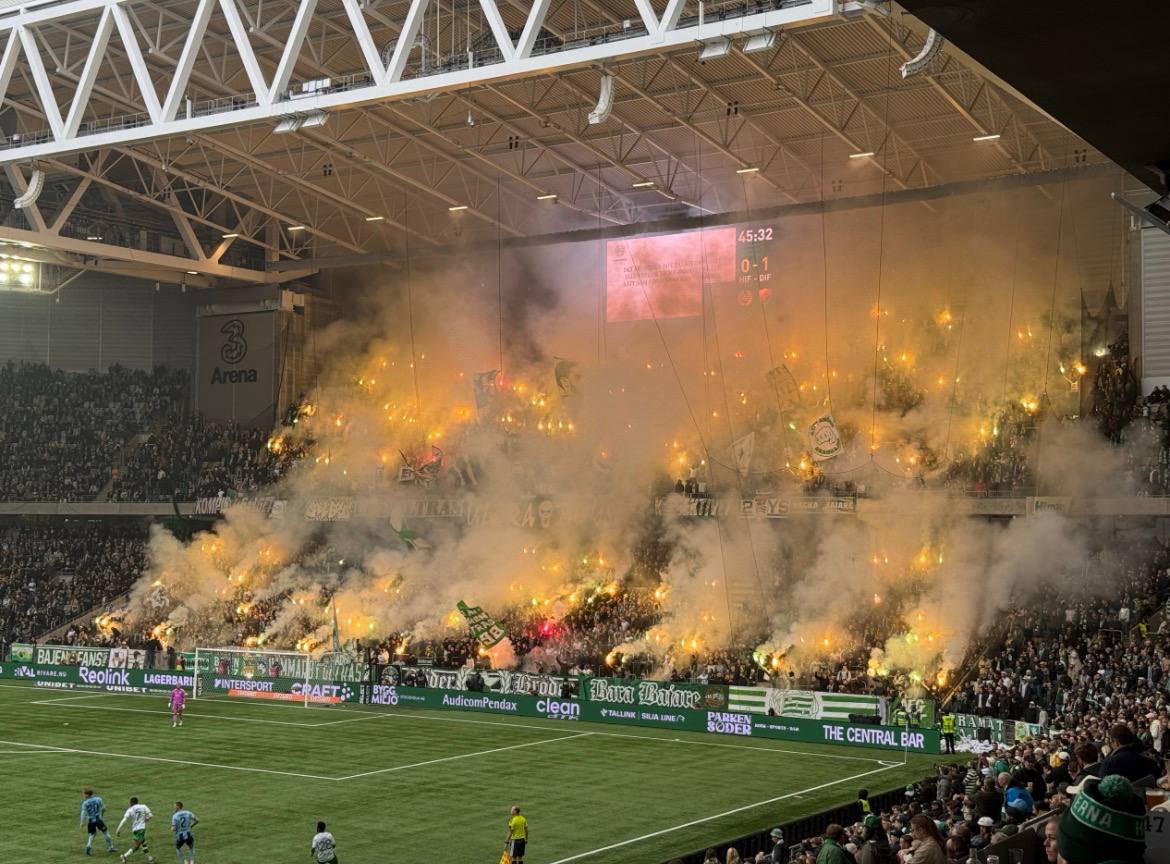 HammarbyTifo's tweet photo. Med rötterna stadigt fast i marken, med kronan strävande mot skyn #Bajen

Swish: 123 662 5438 / BG: 154-2158 / Månadsgivare: https://t.co/OSDhVQ4ppN https://t.co/pEkF6IUkbS