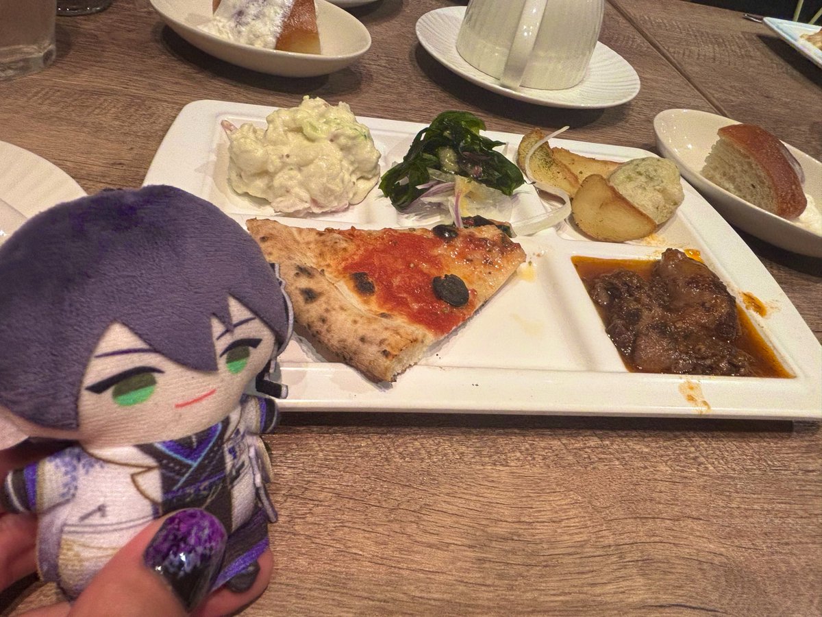 Ennnya6_6's tweet photo. ご飯だよ剣持 全部貰うね https://t.co/vy0AtneT4P