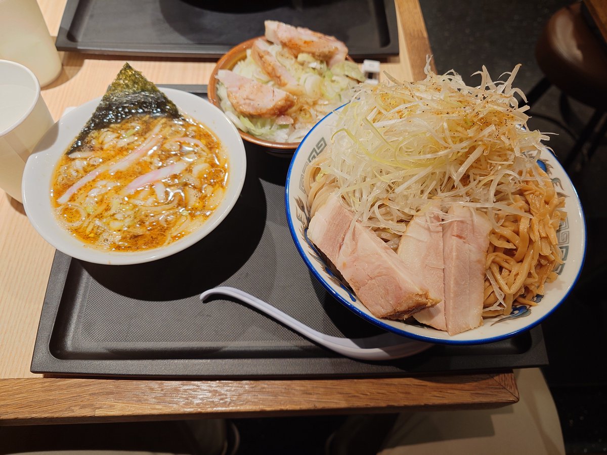 miso_into_soup's tweet photo. チームメイトと舎鈴！ https://t.co/ikUaUPg5XM