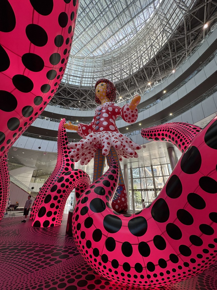 kikki0603's tweet photo. 国際美術展TOKYO ATRAS青海、台場エリアを観た。今年から始まった現代アートプログラム。普段は閉鎖されてる地下駐車場を利用した展示や、吹き抜け、台場公園で状況を利用した作品は、いつかみた悪夢のような、記憶を想起させたり、ひっかかりを作る体験をくれる時間でした。すべて無料のプログラム！ https://t.co/9cMiU6ADtn