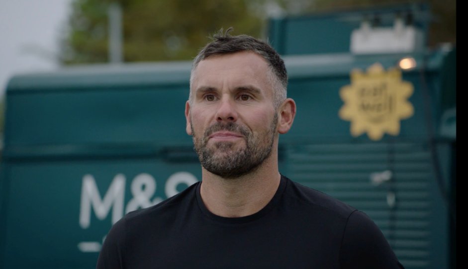 fdnetworkuk's tweet photo. What do pancakes, penalties and healthier habits have in common? @BenFoster joined @marksandspencers' Food at @BrickfieldRFC to cook post training pancakes and promote simple, affordable nutrition through the Eat Well, Play Well campaign. #HealthyEating

https://t.co/6rKOwoRkta https://t.co/YEJxUTtFSE