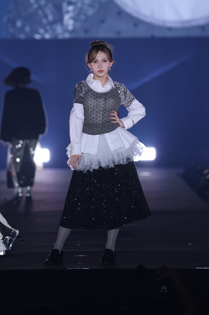 modelpress's tweet photo. 【🌈カワコレ TGC💞】

FRUITS ZIPPERらカワラボメンバー
チェック・キラキラ・ファー…異なる魅力発揮💎

36人で「カワラボとばびゅーん！」披露も🎶
https://t.co/IDRZfW3WDH

#カワコレTGC https://t.co/OlxeDAheC6