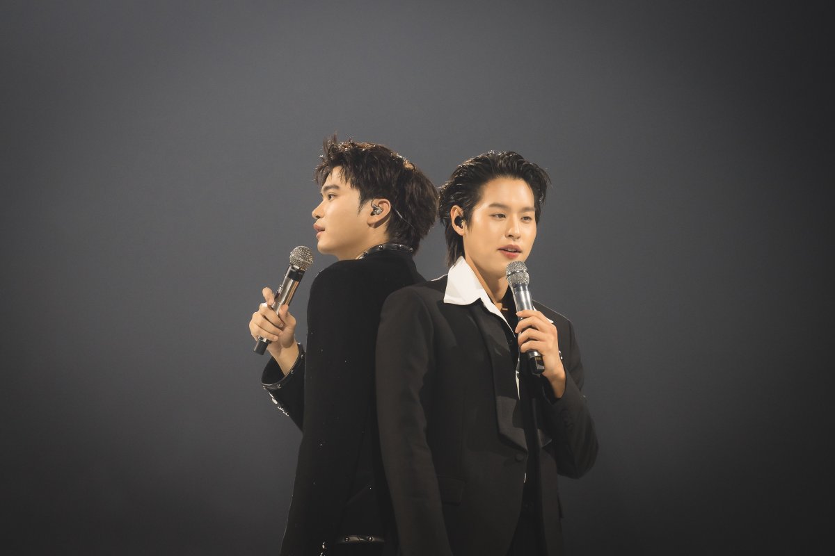 prjipata's tweet photo. “นนท์ ธนนท์” เสิร์ฟเวที 360° กลางอิมแพคปิดฉาก “ARENA ENCORE” พร้อมประกาศ EP.04 ปีหน้า “จัดร้อนหน่อยนะครับ” เตรียมบุก “ราชมังฯ”

“Arena Encore” สร้างปรากฏการณ์เวทีรอบทิศกลาง IMPACT ARENA “นนท์ ธนนท์” จัดเต็มทั้งเพลง แสง สี เสียง พร้อมแขกรับเชิญสุดเซอร์ไพรส์ ก่อนประกาศก้าวต่อไปในปีหน้า กับ EP.04 ฉลอง 15 ปีบนเส้นทางศิลปิน เตรียมพบความยิ่งใหญ่ครั้งใหม่ที่ “ราชมังคลากีฬาสถาน” พร้อมทิ้งท้าย “ปีหน้าร้อนหน่อยนะ แต่น่าจะกดบัตรง่ายขึ้น” โปรดติดตามรายละเอียดอย่างเป็นทางการเร็ว ๆ นี้!

เรียกได้ว่าเป็นอีกหนึ่งค่ำคืนที่เต็มไปด้วยโมเมนต์สมชื่อ สำหรับ “นนท์ ธนนท์” ศิลปินเดี่ยวจากค่าย LOVEiS ENTERTAINMENT ที่โลดแล่นอยู่บนเส้นทางดนตรีมาอย่างยาวนาน และยังคงสร้างสรรค์โชว์ใหม่ ๆ ให้แฟนเพลงได้สัมผัสอยู่เสมอ ล่าสุดกับคอนเสิร์ต “มาม่า Presents NONT TANONT THE MOMENT OF SPECTACLE : ARENA ENCORE” ที่กลับมาสานต่อความสำเร็จจากครั้งก่อน พร้อมยกระดับโชว์ให้ยิ่งใหญ่ขึ้นอีกขั้น ด้วยการเนรมิตเวทีกลางฮอลล์ IMPACT ARENA ให้แฟน ๆ ได้ใกล้ชิด “นนท์” จากทุกมุม พร้อมจัดเต็มทั้งดนตรี แสง สี เสียง และโปรดักชันตลอดสองรอบการแสดง เมื่อวันที่ 3-4 ต.ค. 2569 ณ อิมแพ็ค อารีน่า เมืองทองธานี

อ่านต่อที่ https://t.co/f5ZbOv1V7G

#THEMOMENT_ARENAENCORE
#NONTTANONT
#LOVEiSSHOWBiZ
#LOVEiSENTERTAINMENT
#bbillkin #BLVCKHEART #Mabelz_PiXXiE #palmy #Sarun #ThreeManDown #Z9 #ฮายอาภาพร