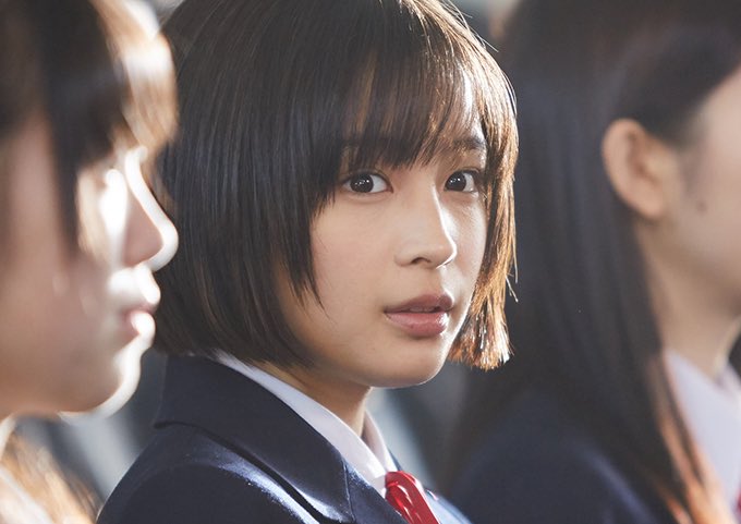 eccentricbambi's tweet photo. 広瀬すずは癖がない圧倒的正統派美人
大前提小顔で、目は黒目がちで大きいのに出目すぎず奥目すぎない。
鼻も癖がなくて忘れ鼻。
唇も一番美しいとされるハート型。
そして日本人に好まれやすいパーツを持ってるのに、骨格がめちゃくちゃコーカソイドでバランスが神がかってる。
配置バランスも極端な癖が一つもなくて神。
本当に凄い。奇跡の容姿。