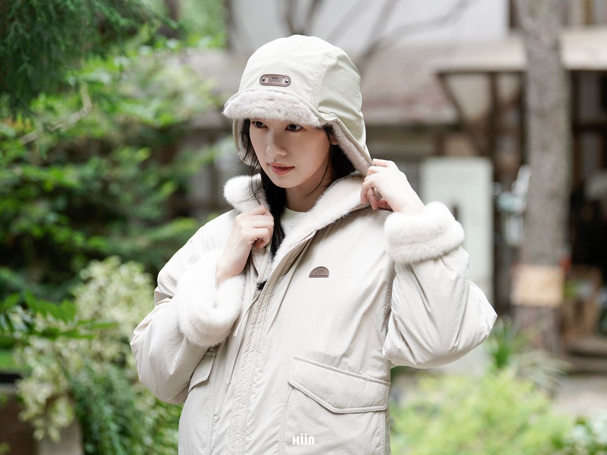 jungsominbr's tweet photo. Jung Somin em imagens de bastidores de seu ensaio fotográfico para BBC Earth em atualização da Hiin Entertainment ✨

— #JungSomin #정소민 https://t.co/pVWMXh0E4X
