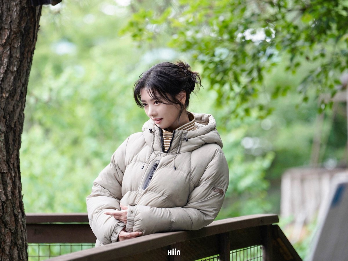 jungsominbr's tweet photo. Jung Somin em imagens de bastidores de seu ensaio fotográfico para BBC Earth em atualização da Hiin Entertainment ✨

— #JungSomin #정소민 https://t.co/pVWMXh0E4X