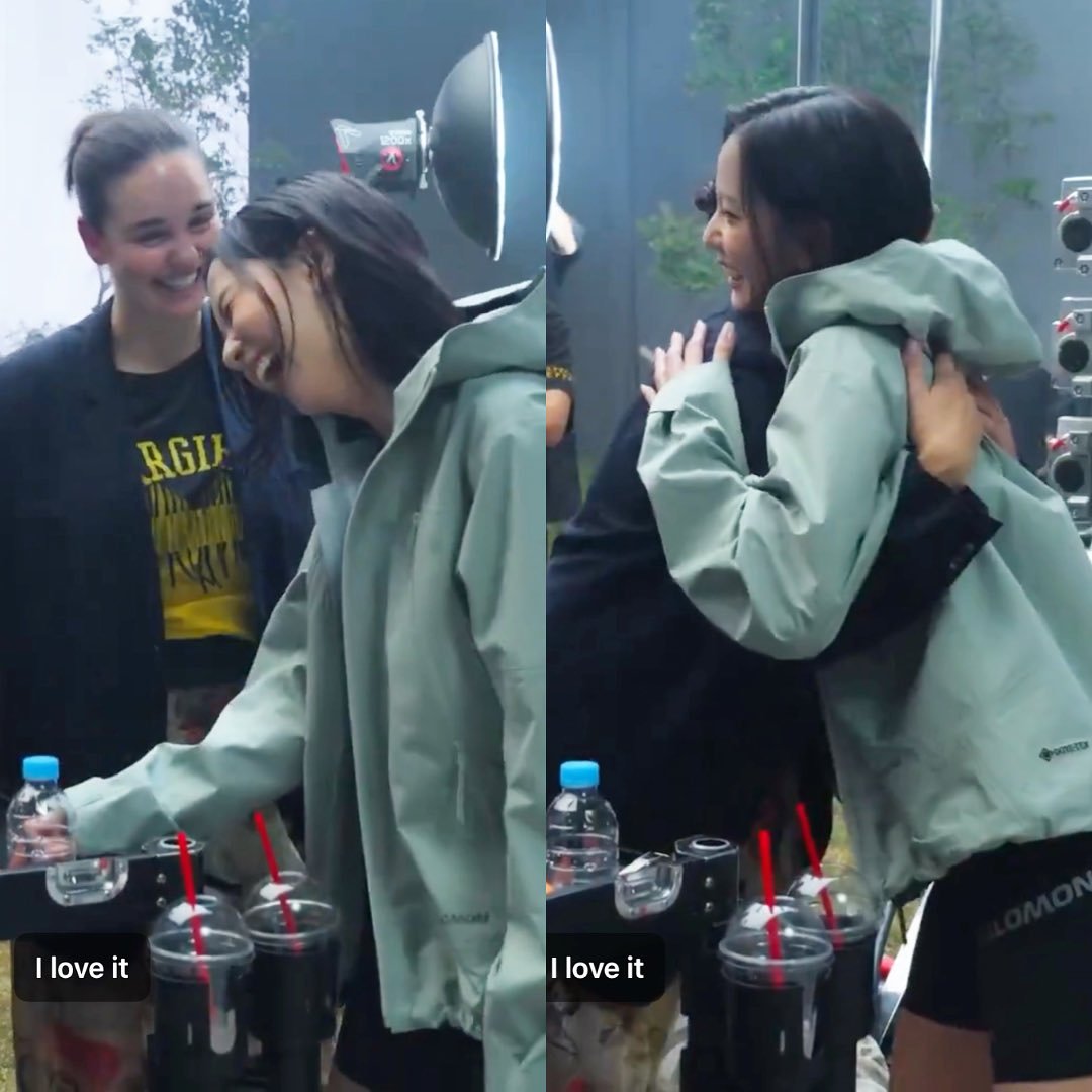 thehollykisss's tweet photo. jisoo is such a girls girl that you’ll never see her laugh or hug a man like this (except Zayn) https://t.co/TqrUUorzwh