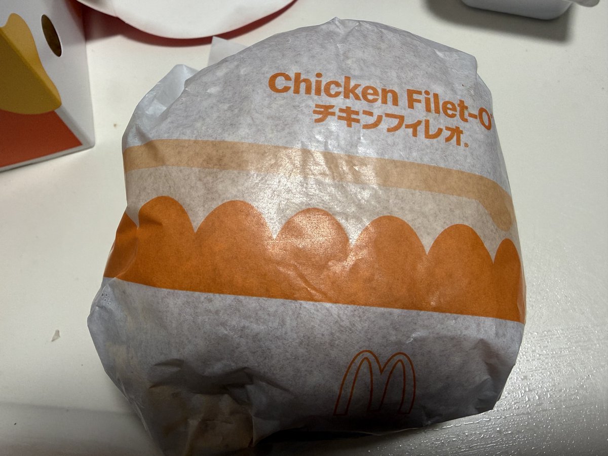 shocokone's tweet photo. 無くなる前にチキンフィレオ食った https://t.co/wiBewAtBVv