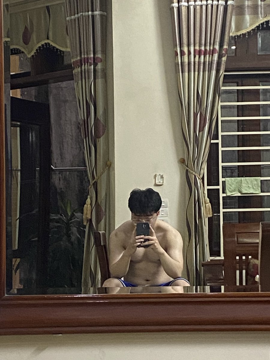 sgsivann's tweet photo. chưa bulk --> bulk😌
thiếu mỗi người giúp cardio để bụng bé lại 🌚🫣 https://t.co/NFLSGh6QPn