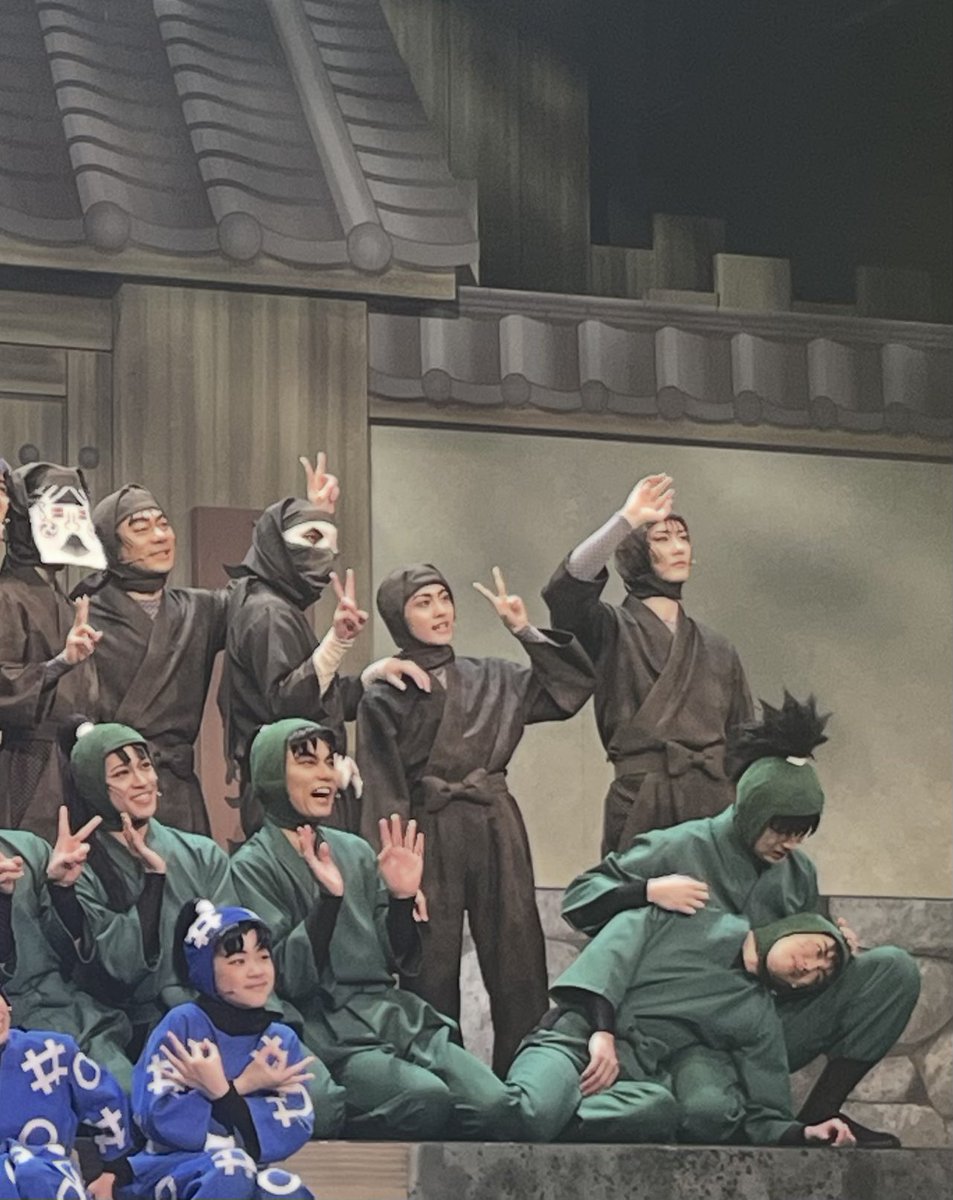 moon_bigfuku's tweet photo. 昨日の��公演の六ろ
小平太にもたれ掛かっていく長次
途中でなんやかんやあって最終的に4��目 https://t.co/b6uDTDJEBY