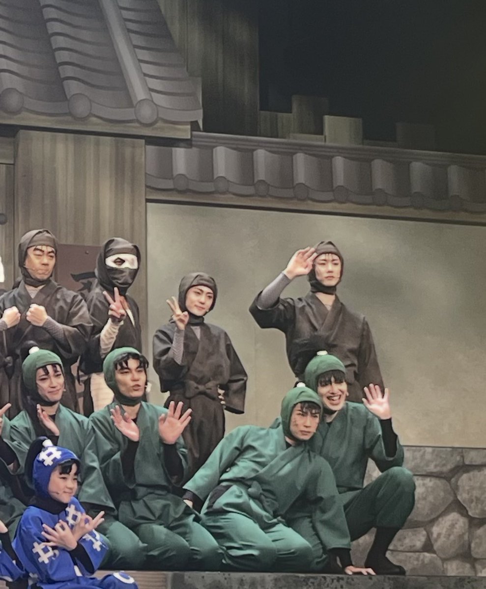 moon_bigfuku's tweet photo. 昨日の��公演の六ろ
小平太にもたれ掛かっていく長次
途中でなんやかんやあって最終的に4��目 https://t.co/b6uDTDJEBY