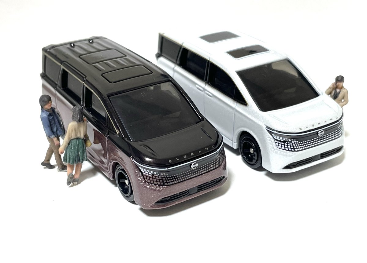 Rice_Blue2000's tweet photo. トミカの日産 エルグランド
白が通常版、ツートンが初回特別仕様

フロントグリルあたりの未来的なデザインがうまく再現されています。開閉ギミックは省かれていますが持った時の重量感もあり良い仕上がりだと思います。

#ミニカー 
#トミカ https://t.co/Ifl3iUwd3F