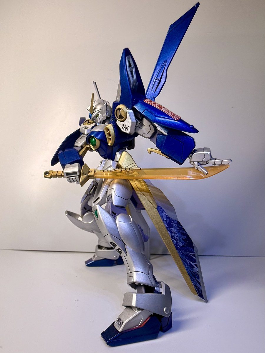 summerfish3's tweet photo. ENTRY GRADE 1/144 ウイングガンダム [浮世絵パッケージVer.]
キットを眺めていたら、何となく武者っぽい。とパーツを組み替え。浮世絵シールの地色に合わせてカラー変更。拳と剣はジャンクから。
#ガンプラ
#ガンプラジオ
#おガンばな https://t.co/cH15Mpywtx