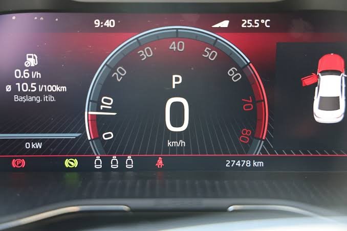 PiyasaOttoman97's tweet photo. 🔴 İkinci el araçlarda kilometre oyunu için Yargıtay’dan emsal karar geldi.

📍Satışta 65 bin kilometrede olduğu belirtilen aracın gerçek kilometresinin 251 bin olduğu ortaya çıktı.

📍Savcılık, alıcının kilometreyi kendisinin kontrol edebileceğini söyleyerek dosyayı kapattı.

📍Yargıtay, alıcının kontrol edebilecek olmasının tek başına soruşturmayı kapatmak için yeterli olmadığına karar verdi.

📍Aracın geçmiş muayene kayıtlarının incelenmesi ve ekspertizin dinlenmesi gerektiğini belirtti.

📍Kilometrenin nasıl düşürüldüğünün ve bunun kolayca anlaşılıp anlaşılamayacağının uzmanlarca araştırılmasını istedi.

📍Yargıtay, eksik incelemeyle verilen kararı bozdu.