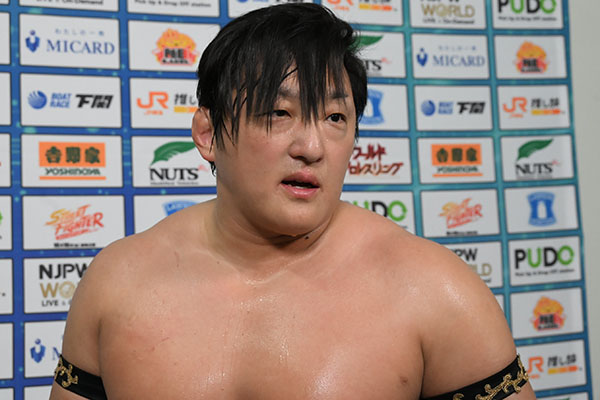 njpw1972's tweet photo. タイチ「金丸、そんなんじゃねえだろ、テメーは？テメー、いつからそんなヤツになったんだよ？誰に吹き込まれた？洗脳されてんのか？」

金丸「オイ、タイチ、テメー、しつけえんだよ、コノヤロー！オイ、どっちが変わったかって？テメーだろ」

全文
https://t.co/xeHVdOYsyX

#njkopw https://t.co/yAEdJjUqT9